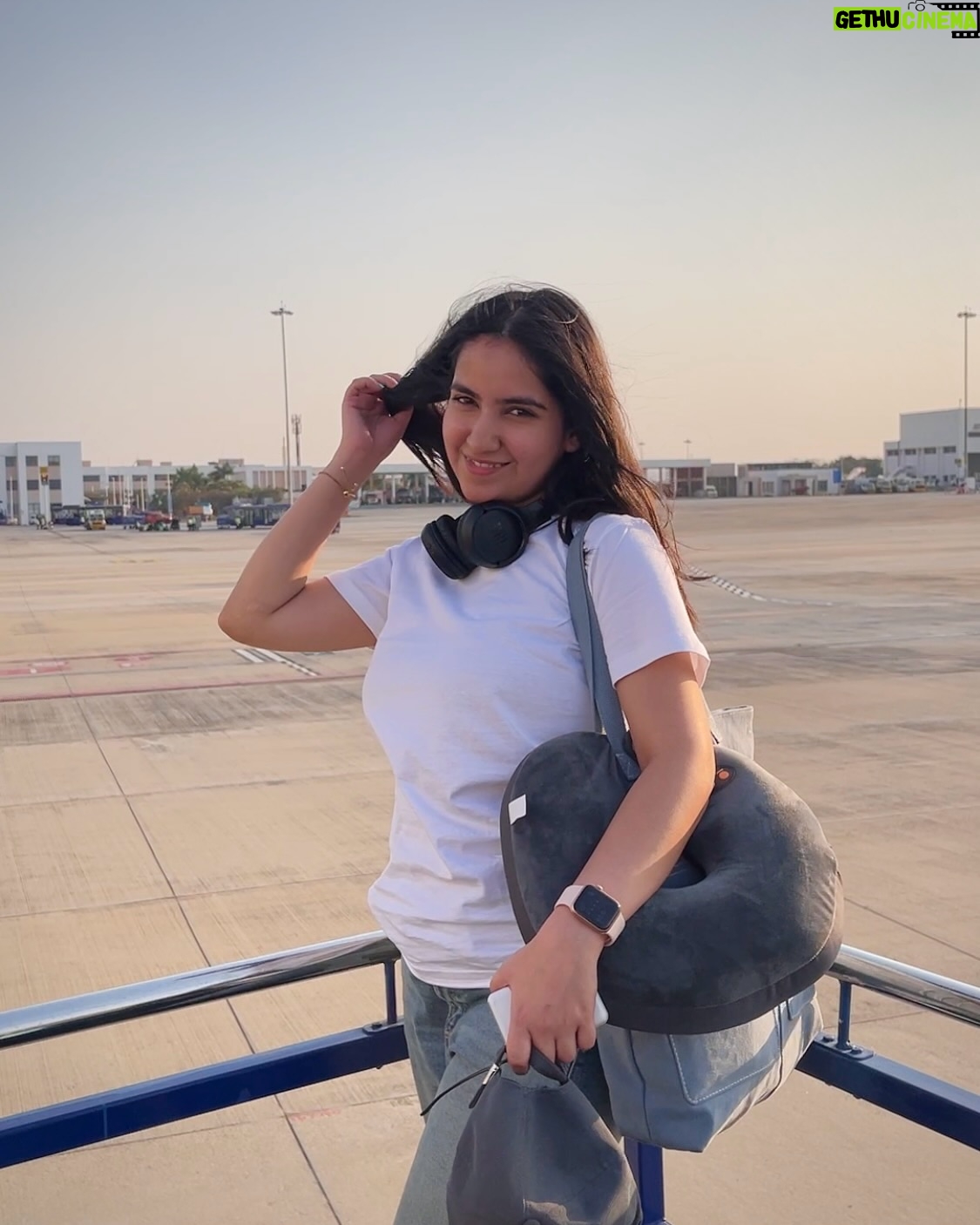Sakshi Agrawal - 2.1K Likes - Happiest when travelling 🛫🤍

.

.

.

.

#basics #travel #travelphotography #flight #travelgram