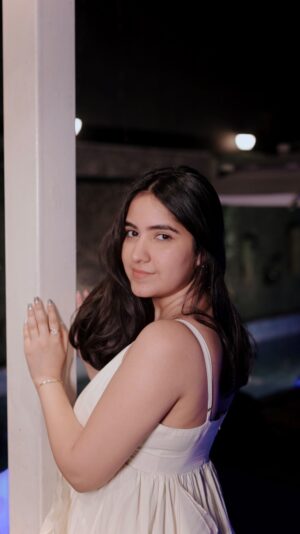 Sakshi Agrawal Instagram - #Ad Explored the Luna Collection by CaratLane today — dreamy, elegant, and full of charm ✨🌙
Visit a store near you or shop on their app for the trendiest designs 💜
#LunaByCaratLane #CaratLane #KhulKeKaroExpress #MyCaratLaneStory #giftacaratlane