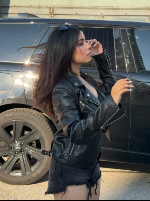 Sakshi Choudhary Instagram - 🎥🖤🎶
.
.
.
.
#explore #torontoinfluencer #blackoutfit