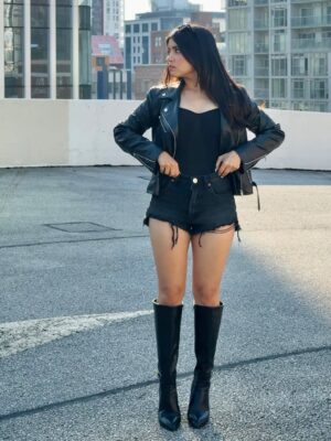 Sakshi Choudhary Instagram - 🎥🖤🎶
.
.
.
.
#explore #torontoinfluencer #blackoutfit