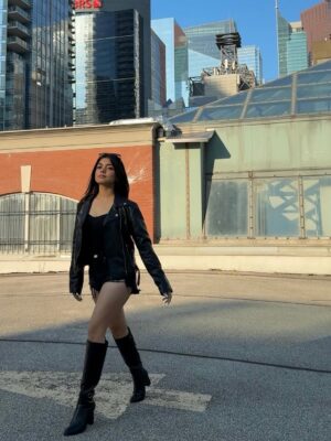 Sakshi Choudhary Instagram - 🎥🖤🎶
.
.
.
.
#explore #torontoinfluencer #blackoutfit