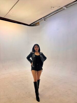 Sakshi Choudhary Instagram - 🎥🖤🎶
.
.
.
.
#explore #torontoinfluencer #blackoutfit