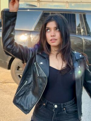 Sakshi Choudhary Instagram - 🎥🖤🎶
.
.
.
.
#explore #torontoinfluencer #blackoutfit