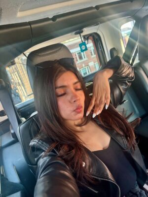 Sakshi Choudhary Instagram - 🎥🖤🎶
.
.
.
.
#explore #torontoinfluencer #blackoutfit