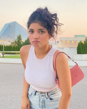 Sakshi Choudhary Instagram - 💕
.
.
Top @zara
Jeans @zara
Bag @coach
Heels @stevemaddencanada
.
.
.
#torontoinfluencer #torontolife #stevemaddenshoes #coachbag