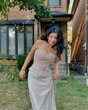 Sakshi Choudhary Instagram - When two separates accidentally become the perfect pair—this top and skirt just turned into my favorite dress!
Top @perfectcorset_nyc
Skirt @zara
.
.
.
.
#torontoinfluencer #theperfectcorset #corsetdress #browngirlbloggers