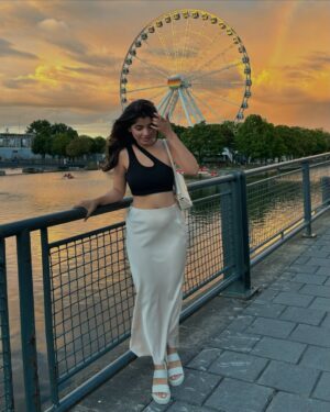 Sakshi Choudhary Instagram - She looked Daisy safe but smelled Rose wild. 💕🌸
.
.
.
.
#torontoinfluencer #jammugirl #torontostyleblogger