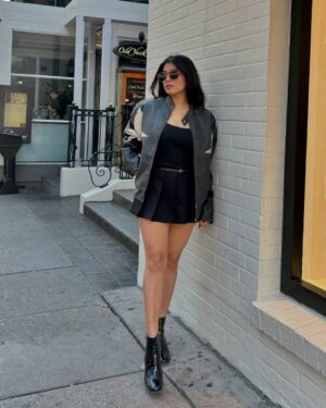 Sakshi Choudhary Instagram - Blessed mess 🖤
.
.
.
.
#torontoinfluencer #leatherjacket #torontofashionblogger #winterfashion #winteroutfit