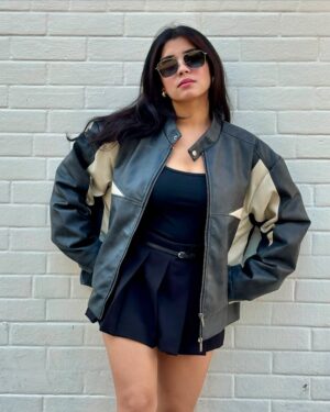 Sakshi Choudhary Instagram - Blessed mess 🖤
.
.
.
.
#torontoinfluencer #leatherjacket #torontofashionblogger #winterfashion #winteroutfit