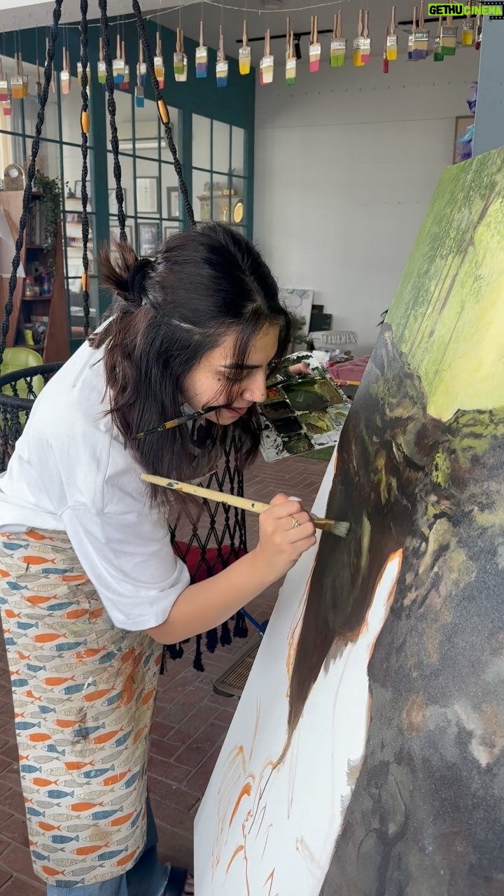 Sakshi Khullar - 6.5K Likes - Another usual day in studio 💚 #artinprogress 
#sakshikhullarartstudio #sakshikhullarart