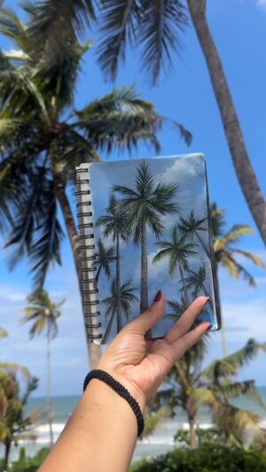 Sakshi Khullar Instagram - Ek date aisi bhi 🌊🏝️
#gouachepaintings #pleinair #beachpainting #sakshikhullarart