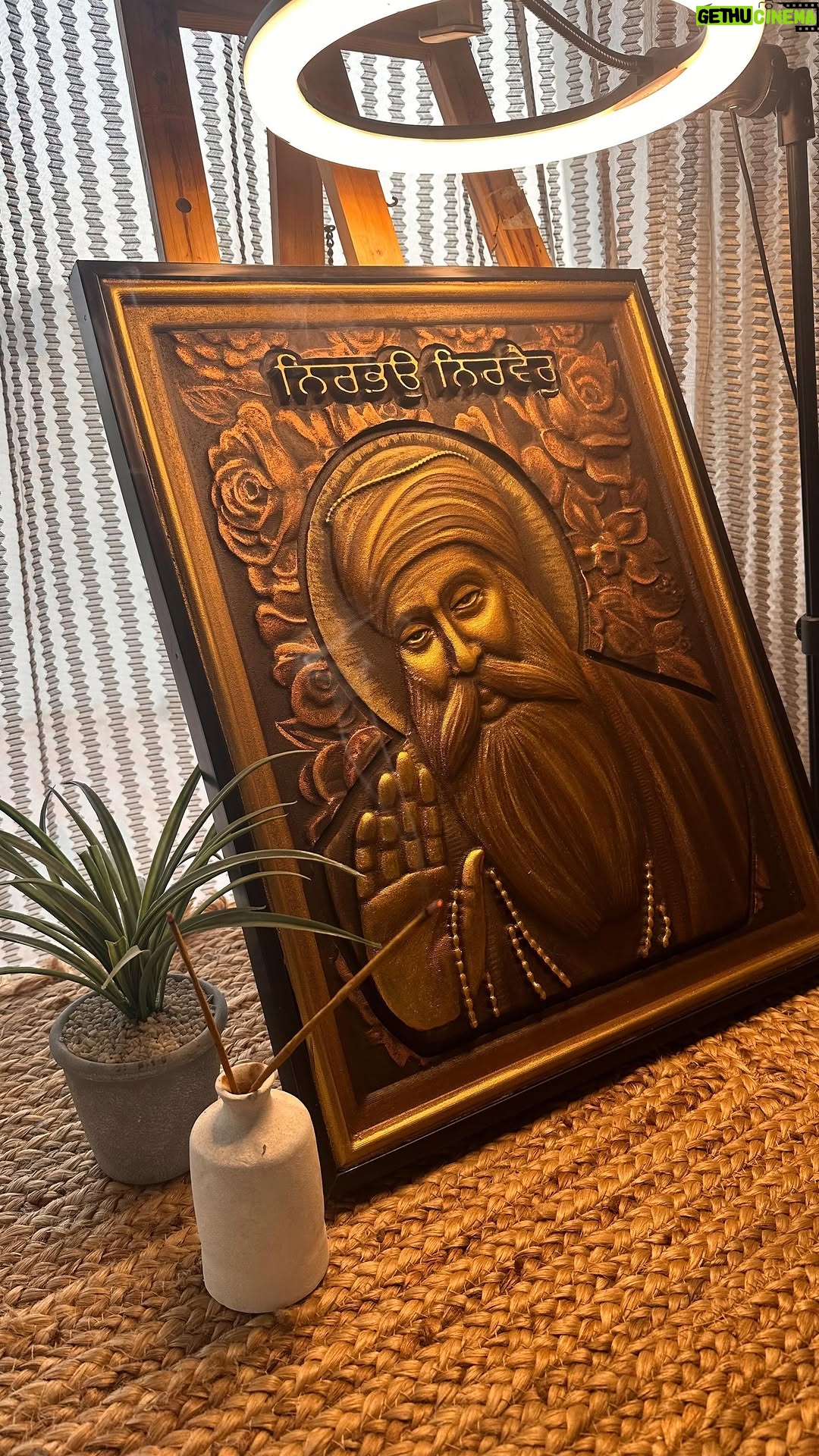 Sakshi Khullar - 177.5K Likes - Painting is a channel of self connection and meditation 🙏🏻 all gold and bronze #waheguruji 
#sakshikhullarart #sakshikhullarartstudio