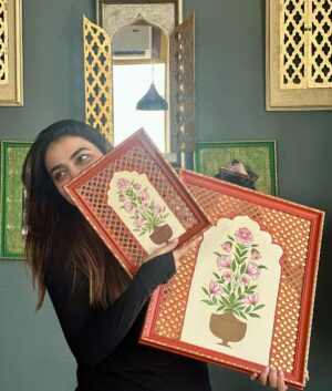 Sakshi Khullar Instagram - Our signature style š Bookings open for December end and Jan 2024 .
Size : 16āx20ā each (in the corousal)