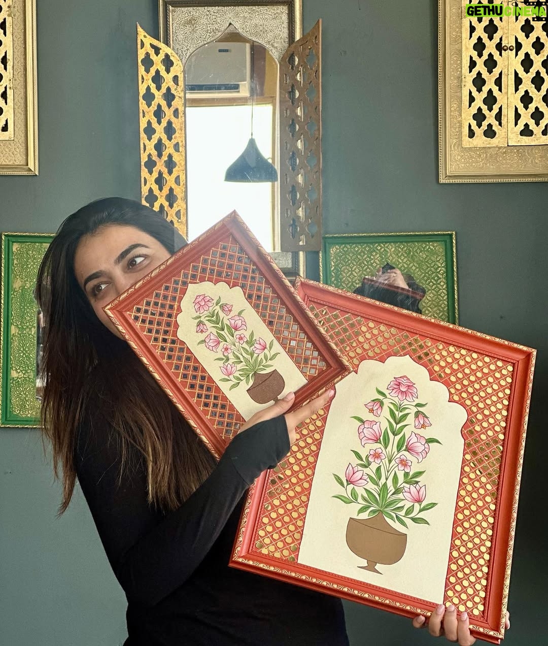 Sakshi Khullar - 5.1K Likes - Our signature style 😊 Bookings open for December end and Jan 2024 . 
Size : 16”x20” each (in the corousal)