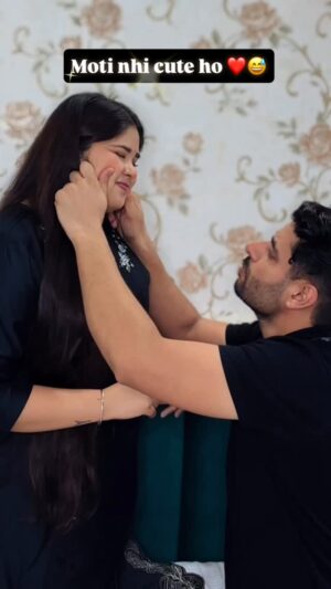 Sakshi Rajawat Instagram - Moti nhi cute ho ❤️😅
.
.
#like #explore #instagram #share #trendingreels #insta #jaipuriajodi #love #couplegoals #reelsinstagram #reel #reelitfeelit #reelkarofeelkaro