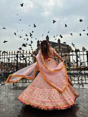 Sakshi sharma Instagram - Shubharambh & Shubh नवरात्री 🙏🏻
Tyohaaron ka mela ab Shuru hota hai ❤️
#styledwithgumani #tyohaarkeliyetaiyaarwithgg