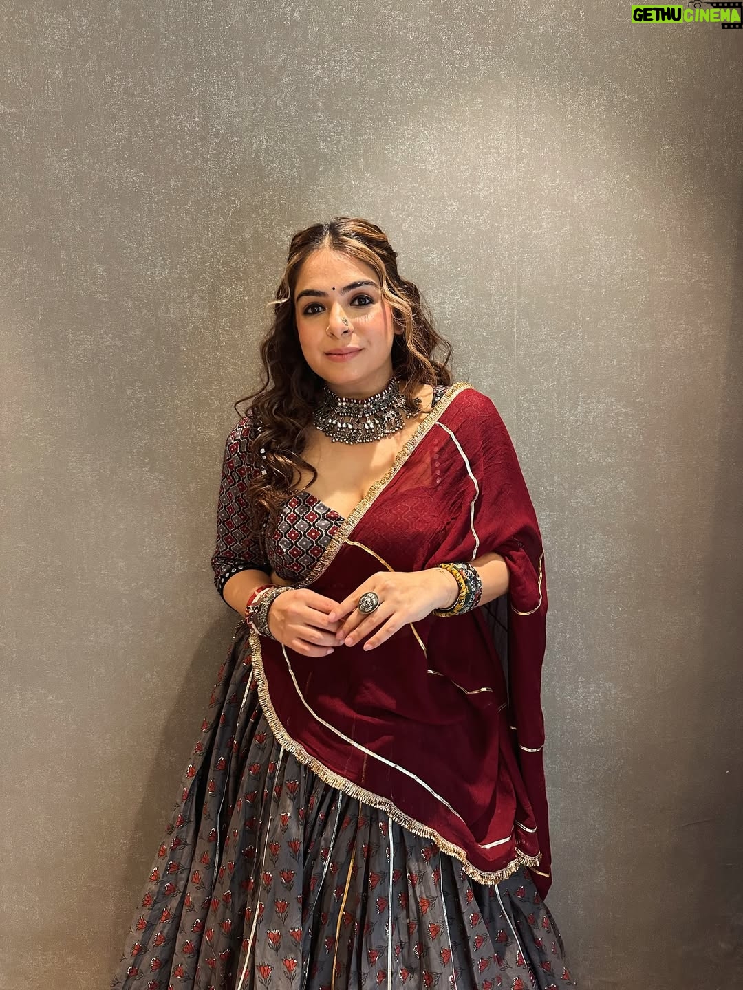 Sakshi sharma - 4.2K Likes - Shubharambh & Shubh नवरात्री 🙏🏻
Tyohaaron ka mela ab Shuru hota hai ❤️
#styledwithgumani #tyohaarkeliyetaiyaarwithgg