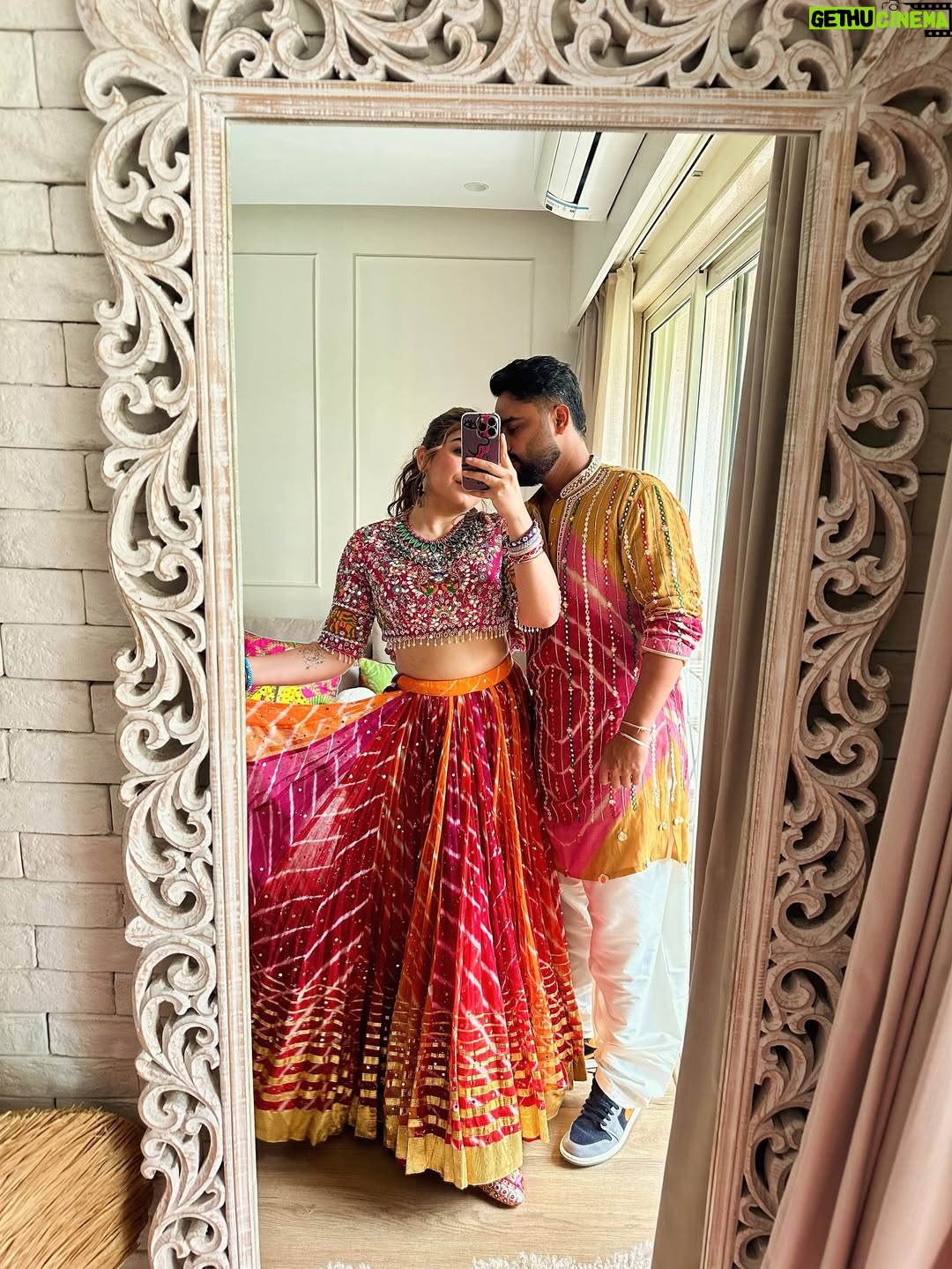 Sakshi sharma - 4.2K Likes - Shubharambh & Shubh नवरात्री 🙏🏻
Tyohaaron ka mela ab Shuru hota hai ❤️
#styledwithgumani #tyohaarkeliyetaiyaarwithgg