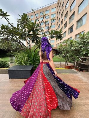 Sakshi sharma Instagram - Shubharambh & Shubh नवरात्री 🙏🏻
Tyohaaron ka mela ab Shuru hota hai ❤️
#styledwithgumani #tyohaarkeliyetaiyaarwithgg