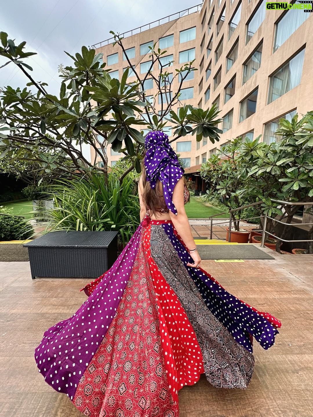 Sakshi sharma - 4.2K Likes - Shubharambh & Shubh नवरात्री 🙏🏻
Tyohaaron ka mela ab Shuru hota hai ❤️
#styledwithgumani #tyohaarkeliyetaiyaarwithgg