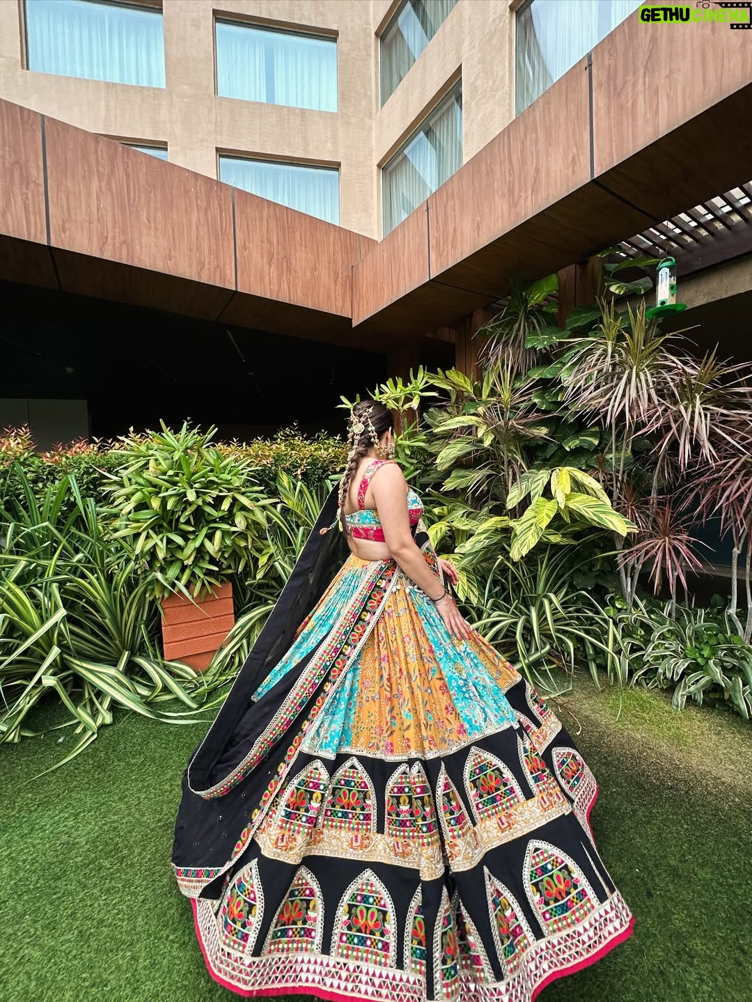 Sakshi sharma - 4.2K Likes - Shubharambh & Shubh नवरात्री 🙏🏻
Tyohaaron ka mela ab Shuru hota hai ❤️
#styledwithgumani #tyohaarkeliyetaiyaarwithgg