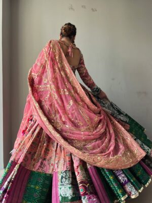 Sakshi sharma Instagram - Shubharambh & Shubh नवरात्री 🙏🏻
Tyohaaron ka mela ab Shuru hota hai ❤️
#styledwithgumani #tyohaarkeliyetaiyaarwithgg