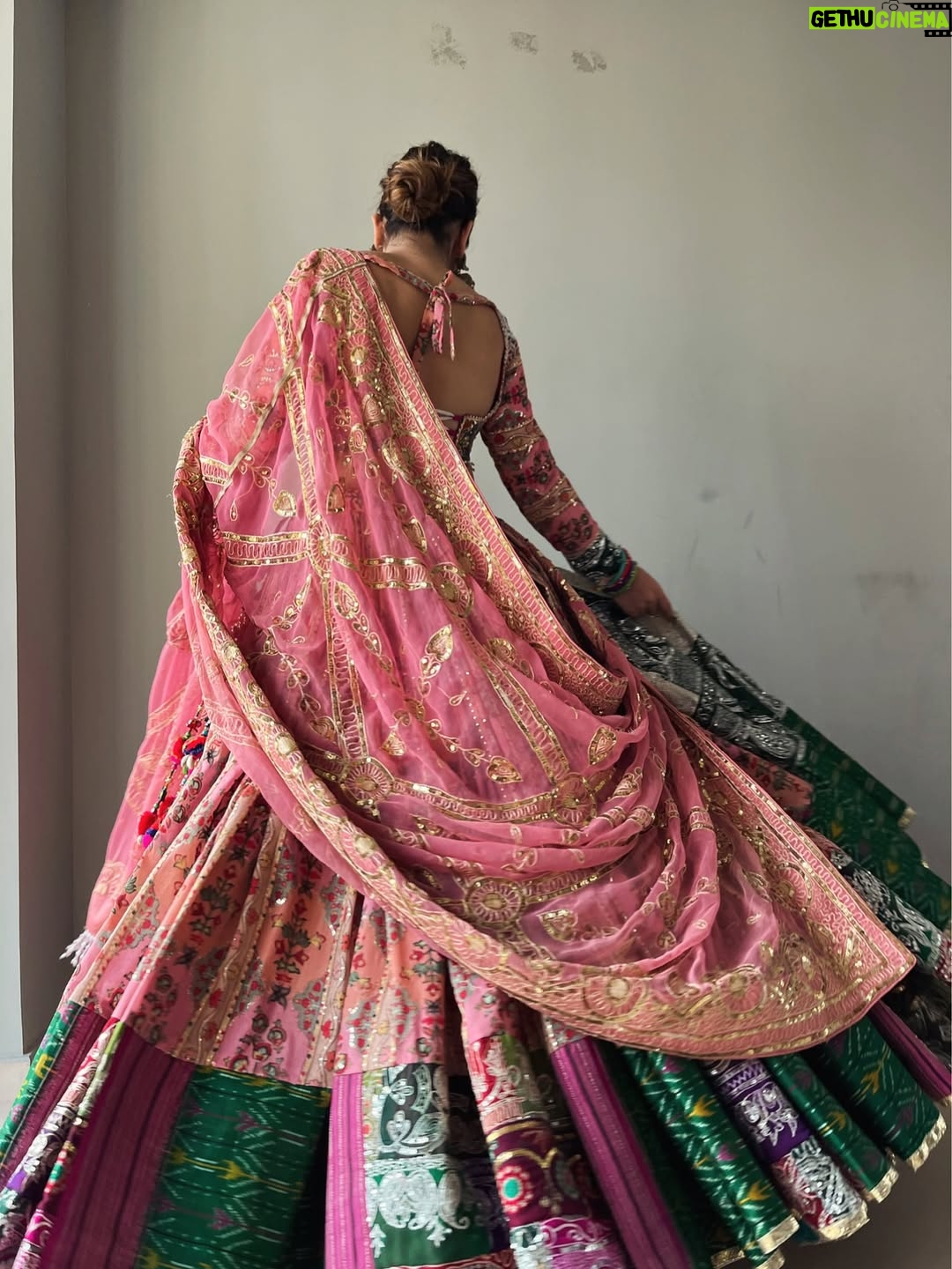 Sakshi sharma - 4.2K Likes - Shubharambh & Shubh नवरात्री 🙏🏻
Tyohaaron ka mela ab Shuru hota hai ❤️
#styledwithgumani #tyohaarkeliyetaiyaarwithgg