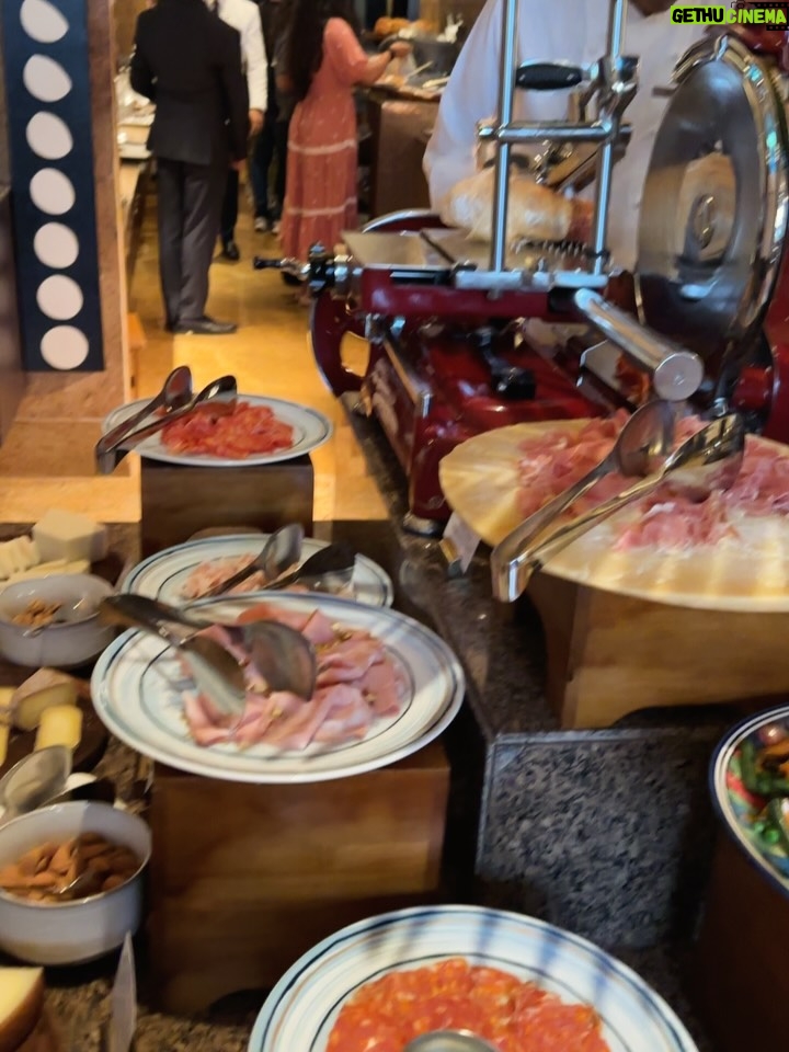 Sakshi sharma - 2.5K Likes - Sunday brunch made perfect with our favourite Italian food at @celinimumbai , one of the best for Italian meals . 
Had a wonderful time , food , Aperol , tiramisu , espresso..uff . 
#styledwithgumani #livinginwithGGandP #GGeatsout #sundaybrunch 
#hosted