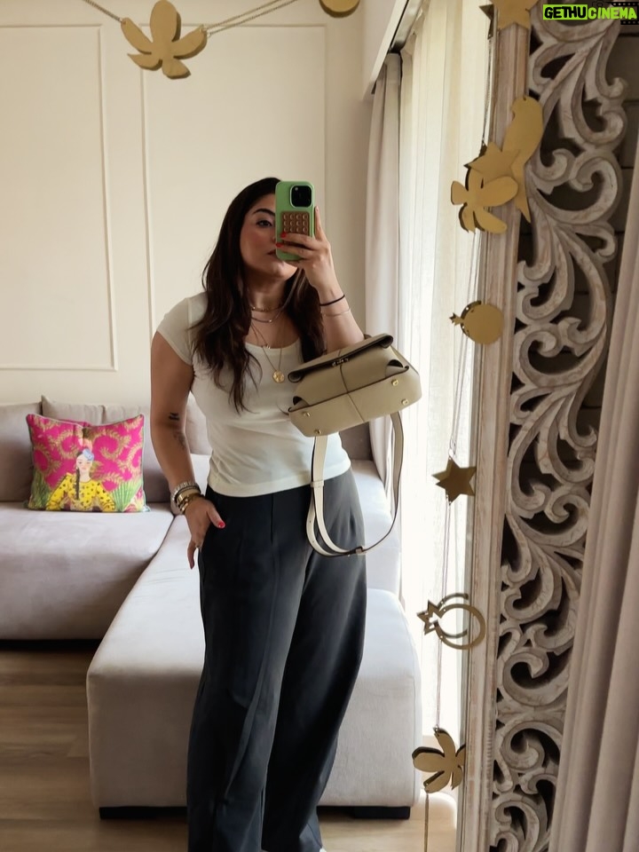 Sakshi sharma - 2.5K Likes - Sunday brunch made perfect with our favourite Italian food at @celinimumbai , one of the best for Italian meals . 
Had a wonderful time , food , Aperol , tiramisu , espresso..uff . 
#styledwithgumani #livinginwithGGandP #GGeatsout #sundaybrunch 
#hosted