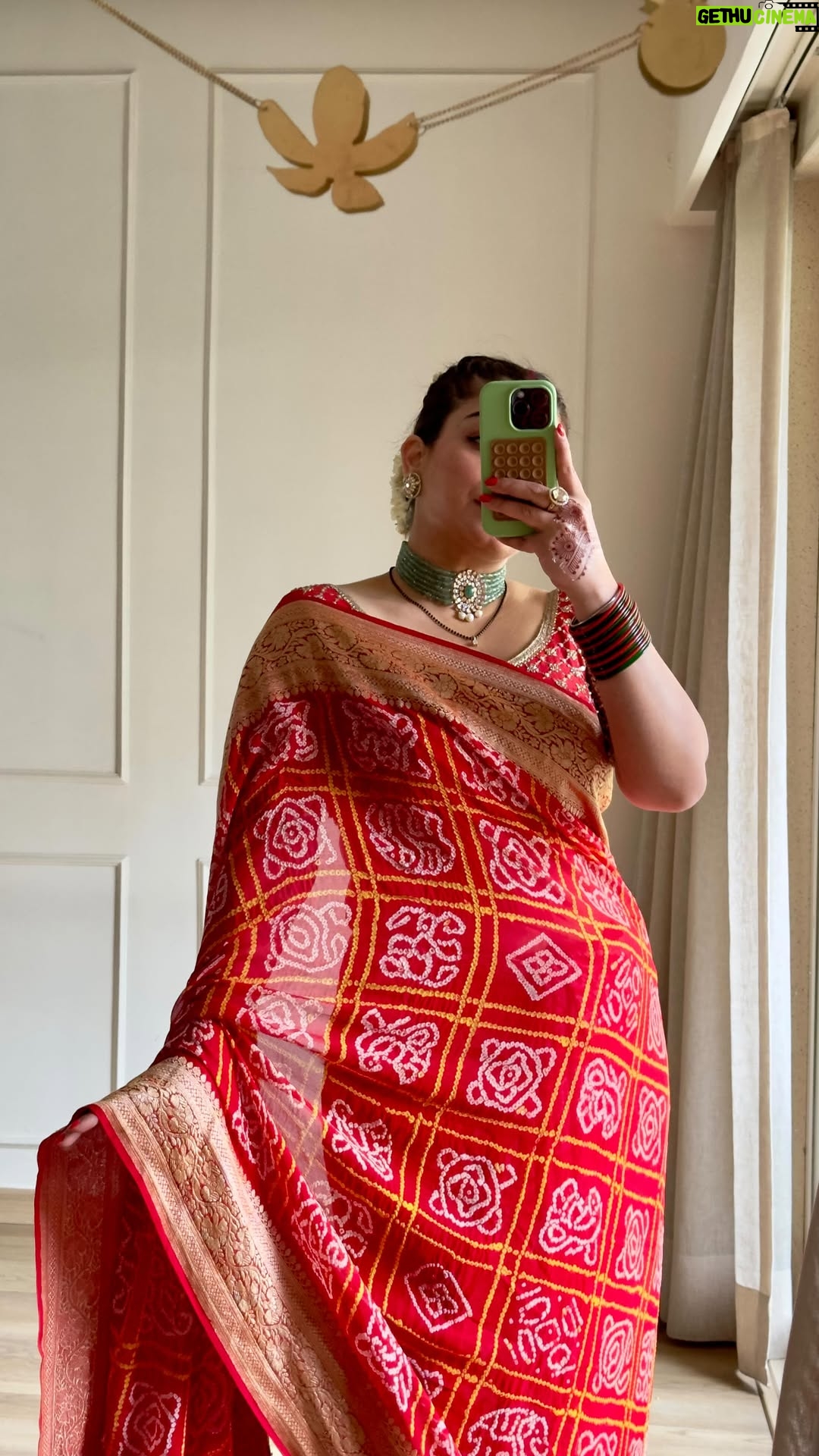 Sakshi sharma - 5.5K Likes - हम दिल दे चुके सनम 🌹
Bandhini & laal rang & suhagan just a perfect combination na ?? 
Sari @anjanabohra_official via @dipublicrelations 
Jewels @finesilverjewels_rj 
Heels @crimzonworld 
Bag @tanandloom 
Gajra bun , sindoor and choodiyan to complete the look . 
Hair @reenaduttahairstylist 
Karwa Chauth ready . ❤️
#styledwithgumani 
Styling assisted by @divya_sanjay8