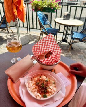 Sakshi sharma Instagram - Belgium 🇧🇪 Summer Crumbs ❤️