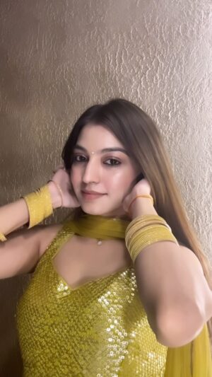 Saksshhyy Instagram - Comment your second last emoji for this video 🫶🏻 

#reels #reelkarofeelkaro #reelitfeelit #reel #foryou #foryoupage #explore #explorepage #exploremore #viral #viralreels #viralvideos #trendingreels #trending #trendingnow #trendingvideos #fyp #slowmotion #slowmo