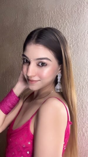 Saksshhyy Instagram - Comment something in pink 💕

#reels #reelkarofeelkaro #reelitfeelit