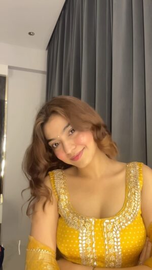 Saksshhyy Instagram - Chandni of his dreams 👀🤷🏻‍♀️

#reels #reelitfeelit #reelkarofeelkaro #explorepage #foryou #trendingreels #viralreels #trending #foryoupage #explore #exploremore #viralvideos #viralreels #trendingreels #trendingnow #trendingsongs #fyp #slowmotion #slowmo #traditional #suit