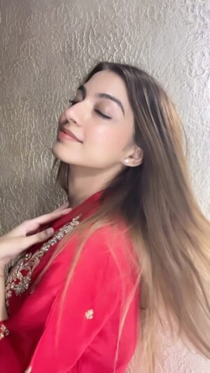Saksshhyy Instagram - Mention someone u wanna meet ❤️

#reel #reelkarofeelkaro #reelitfeelit