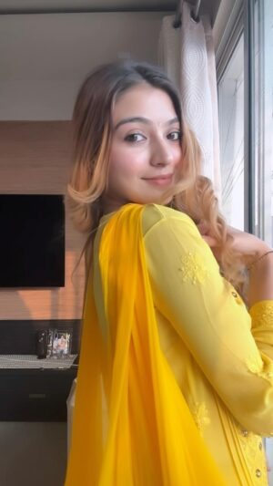 Saksshhyy Instagram - Yellow emoji’s only 💛 

#reels #reelsinstagram #reelkarofeelkaro #reelitfeelit #foryou #foryoupage #fyp #explore #explorepage #exploremore #trending #trendingreels #trend #viralvideos #viral #viralreels #slowmotion #slowmo