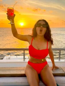 Actress Salma Hayek Pinault HD Photos and Wallpapers September 2025