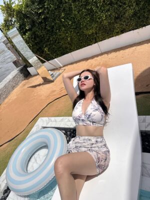 Samantha Melanie Coates Instagram - Thinkin’ ’bout 🏖️