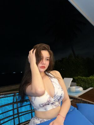 Samantha Melanie Coates Instagram - Thinkin’ ’bout 🏖️