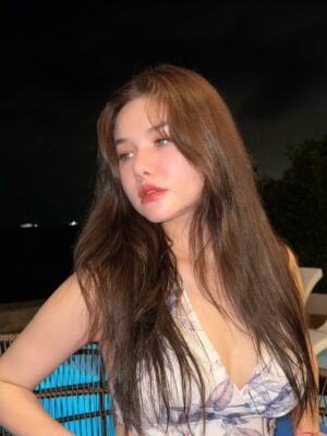 Samantha Melanie Coates Instagram - Thinkin’ ’bout 🏖️