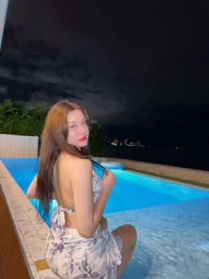 Samantha Melanie Coates Instagram - Thinkin’ ’bout 🏖️