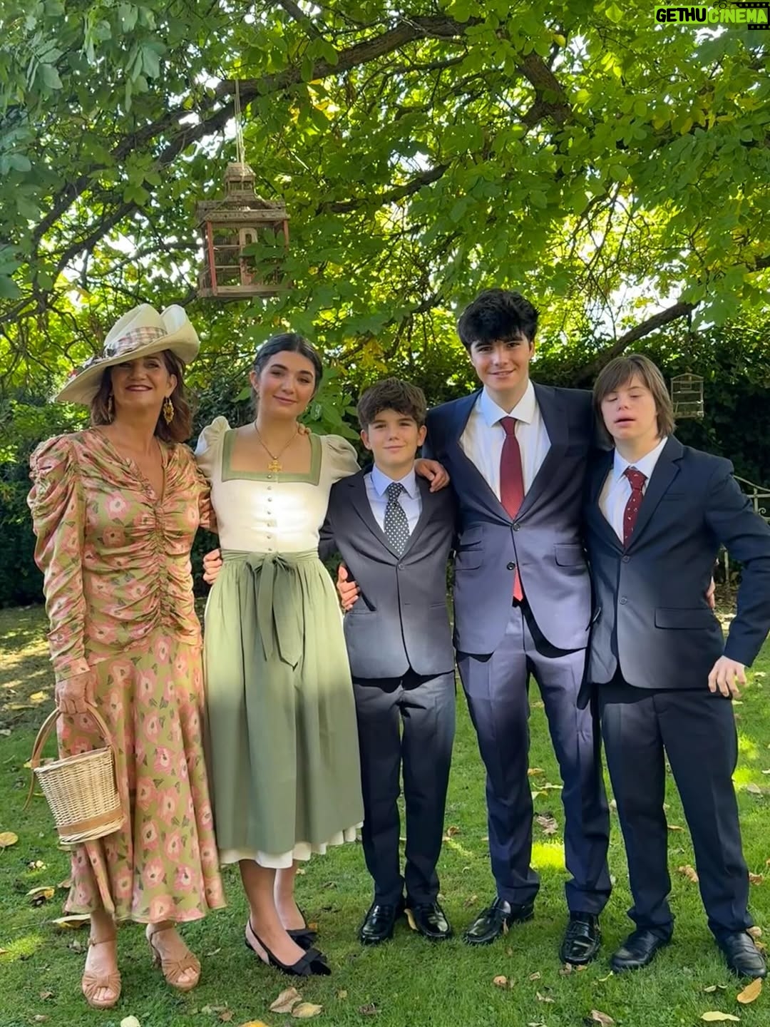 Samantha Vallejo-Nágera - 21.2K Likes - Boda en familia @boscovn96 y @pazlf felicidades 
@denaturapedraza 
@samanthacatering