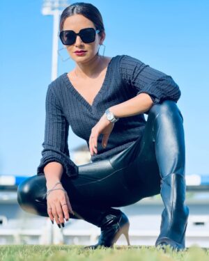 Samiksha Bhatnagar Instagram - Great beauty can be found in harmonious contrast variations, and brief uses of extremes. Vastly 🎬🕶️🏟️
Styled By: @officialrahulrajsharma
#aesthetic #architecture #character #class #curiosity #design #music #persona #space #sports #online24x7webseries #stadium #bts