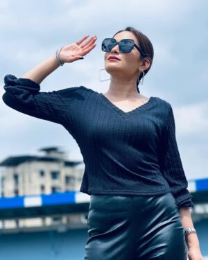 Samiksha Bhatnagar Instagram - Great beauty can be found in harmonious contrast variations, and brief uses of extremes. Vastly 🎬🕶️🏟️
Styled By: @officialrahulrajsharma
#aesthetic #architecture #character #class #curiosity #design #music #persona #space #sports #online24x7webseries #stadium #bts