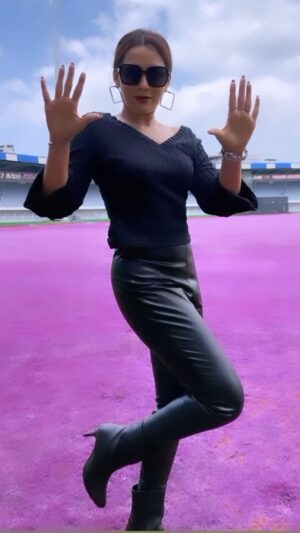Samiksha Bhatnagar Instagram - My superpower is dancing in heels 👠
#bts #btsfun #reels #trendingreels #samikssha ##samiksshabatnagar #online24x7webseries