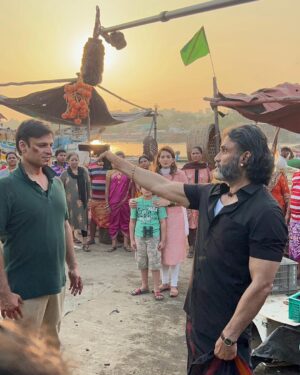 Samiksha Bhatnagar Instagram - #BTS - Charismatic Team of #DharaviBank 🫶❤️🔥Beautifully Crafted by the Fantabulous Dir @samitkakkad 🎞️
@mxplayer @suniel.shetty @vivekoberoi @percyfication @dopvijay @costumetales
#dharavibank #irawati #webserie #mxplayer