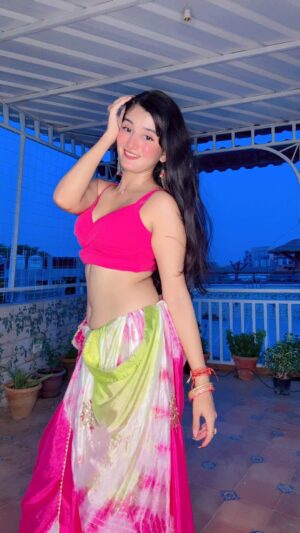 Samiksha Kapoor Instagram - Halkat Jawani 🌺🌺
.
.
@riasaraf_
.
.
.
#reels#instagram#reelsinstagram#reelitfeelit#reelsdaily#reeloftheday#trending#trend#viral#viralvideos#trendingaudio#dance#bellydance#explore#explorepage#fyp