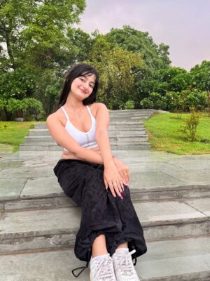 Samiksha Kapoor Instagram - Lost in drops 🤍🌧️
.
.
.
.
.
#instagram#instapic#instamood#instagood#rain#pic#picoftheday#outfit#monsoon#monsoonvibes#aesthetic#saiyaara#explore#explorepage#fyp