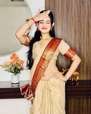 Samiksha Kapoor Instagram - In my shudh sanskari look ❤️😁
.
.
.
.
.
#instagram#instagood#instalike#picoftheday#saree#ethnicwear#traditional#southindiansaree#southindianlook#explore#explorepage#fyp