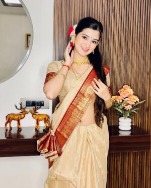 Samiksha Kapoor Instagram - In my shudh sanskari look ❤️😁
.
.
.
.
.
#instagram#instagood#instalike#picoftheday#saree#ethnicwear#traditional#southindiansaree#southindianlook#explore#explorepage#fyp